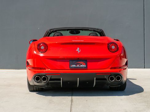 Used 2017 Ferrari California T RWD image 9