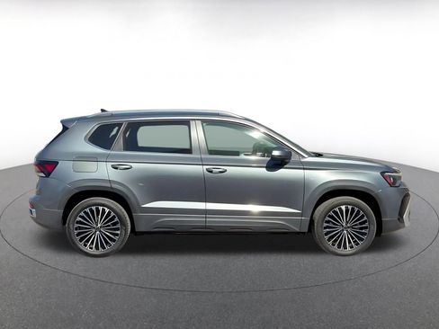 Used 2025 Volkswagen Taos SE image 16