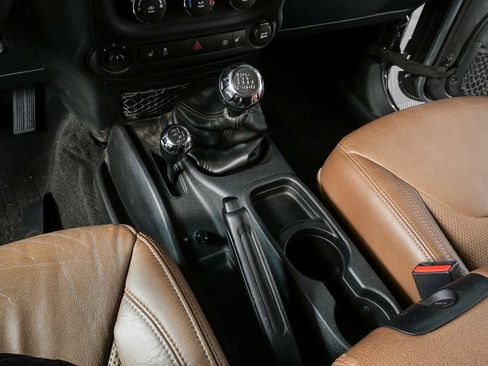 Used 2017 Jeep Wrangler Sahara image 21