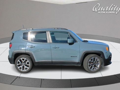 Used 2018 Jeep Renegade Latitude w/ Cold Weather Group image 3