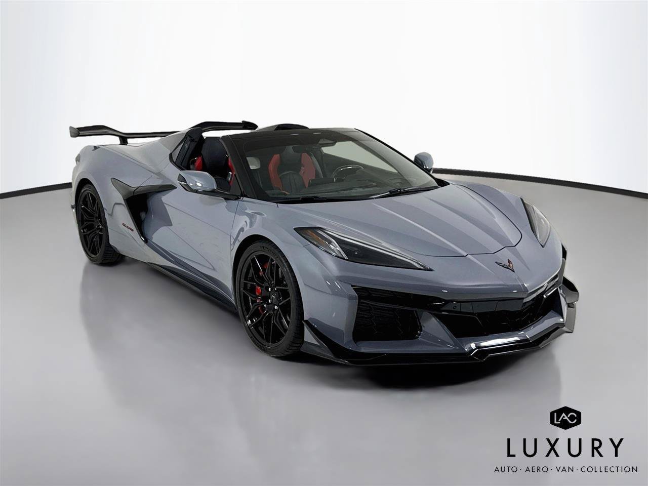 Used 2024 Chevrolet Corvette Z06 w/ Z07 Performance Package RWD image 2