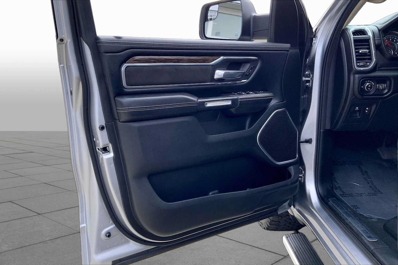 Used 2019 RAM 1500 Laramie AWD/4WD image 20
