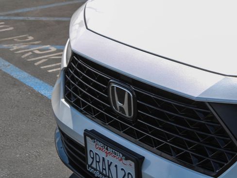 Used 2025 Honda Accord Touring image 6
