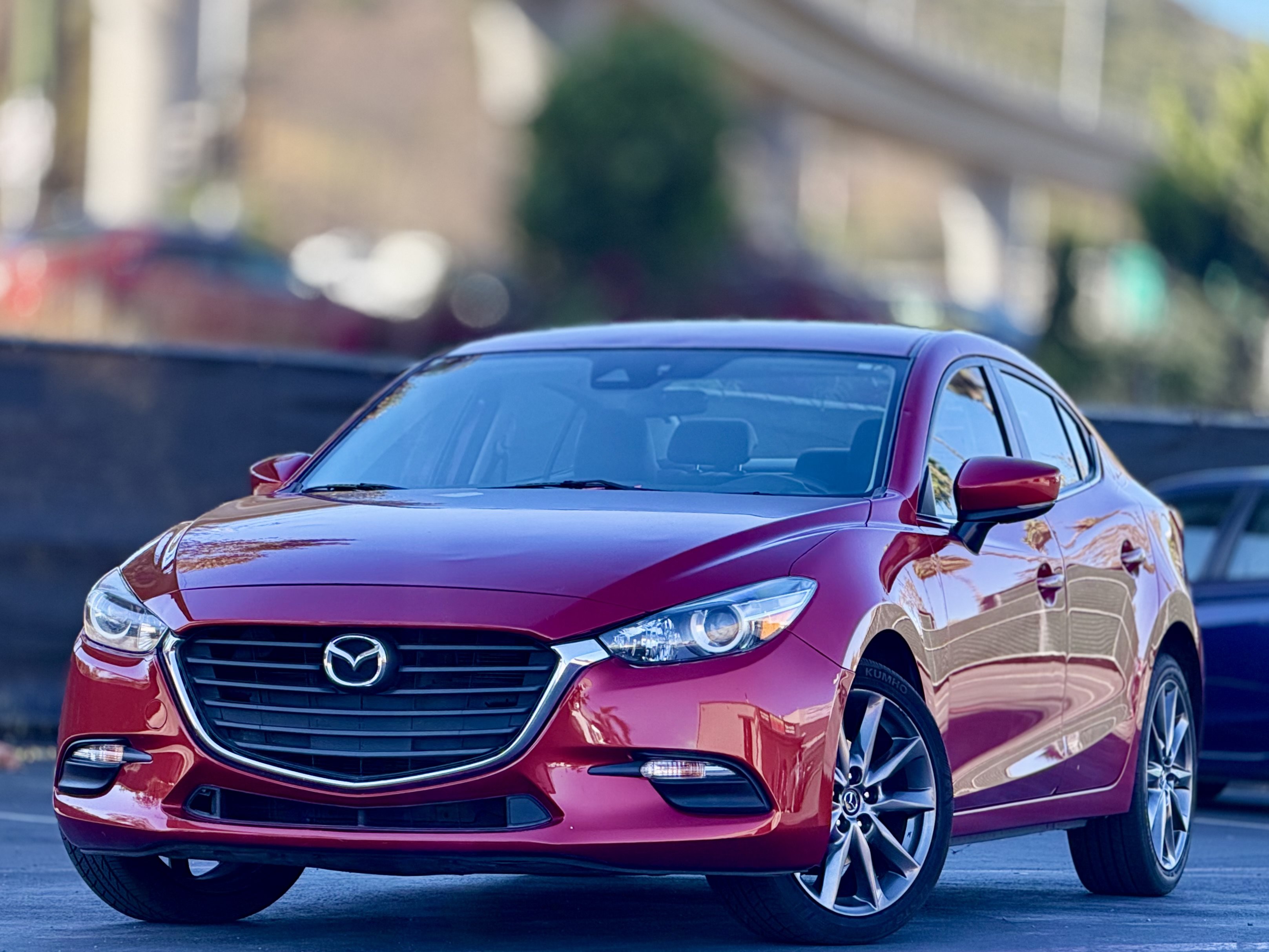 Used 2018 MAZDA MAZDA3 Touring FWD image 1