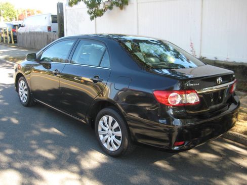 Used 2013 Toyota Corolla LE FWD image 7