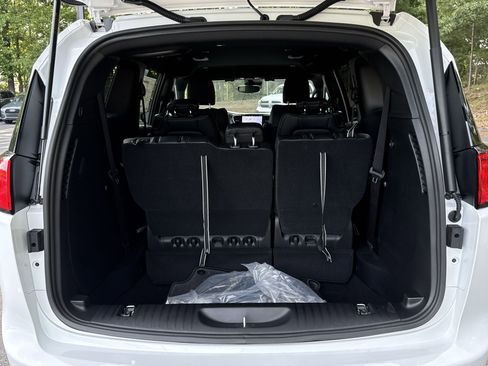New 2025 Chrysler Voyager LX image 23