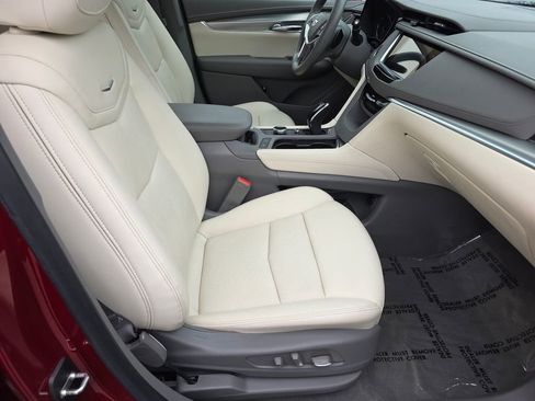 Used 2021 Cadillac XT5 Premium Luxury w/ LPO, Premium Carpet Package image 18