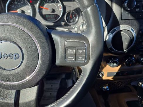 Used 2015 Jeep Wrangler Unlimited Sahara w/ Connectivity Group AWD/4WD image 17