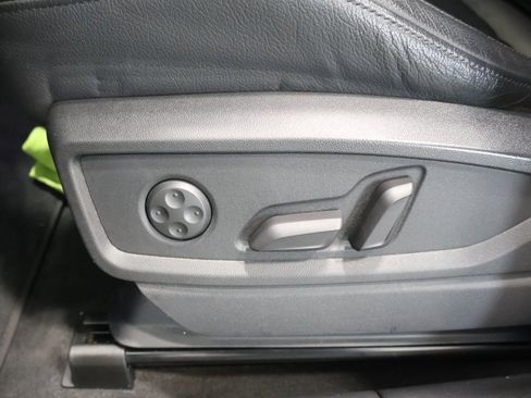 Used 2020 Audi Q5 e Prestige w/ Prestige Package image 14