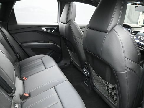 Used 2025 Audi Q4 e-tron Premium Plus w/ Premium Plus image 35