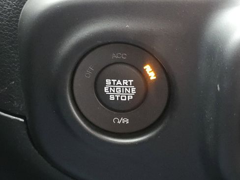Used 2021 Jeep Wrangler Unlimited Sahara AWD/4WD image 36