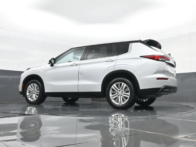 Used 2024 Mitsubishi Outlander ES AWD/4WD image 27