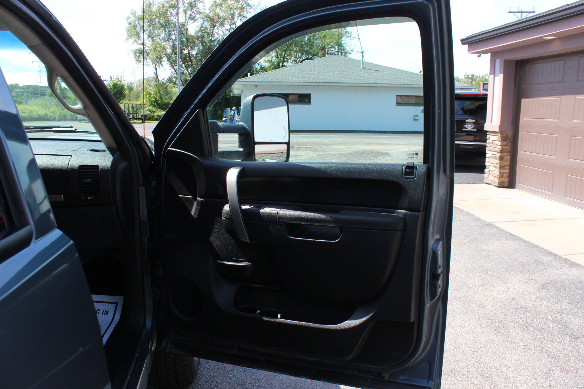 Used 2011 Chevrolet Silverado 2500 LT w/ Interior Plus Package AWD/4WD image 32