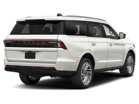 Used 2025 Lincoln Navigator Reserve AWD/4WD image 2