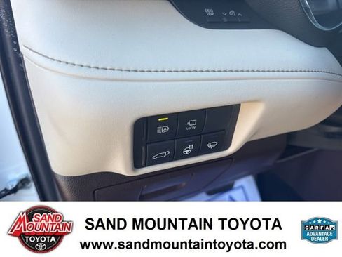 Used 2022 Toyota Highlander Platinum image 15