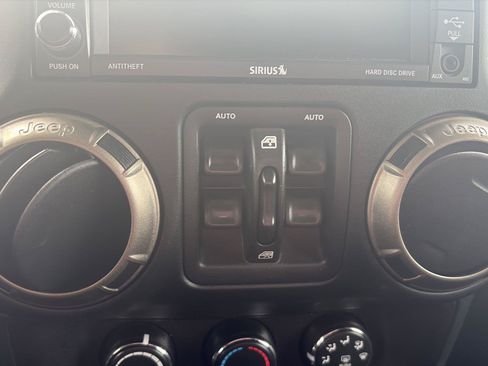 Used 2018 Jeep Wrangler Unlimited Sport AWD/4WD image 30