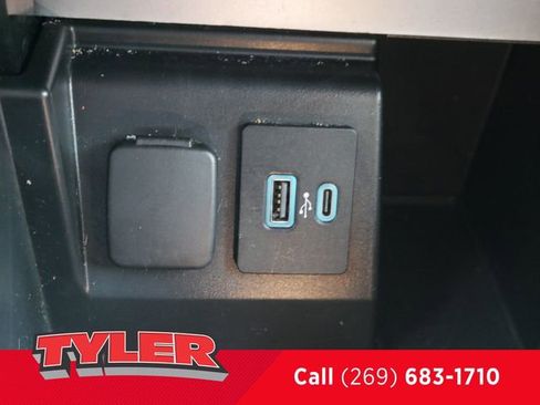 Used 2020 Ford Explorer Limited image 35