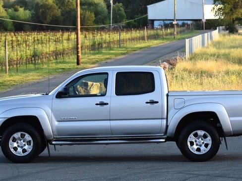 Used 2013 Toyota Tacoma PreRunner w/ SR5 Pkg RWD image 21