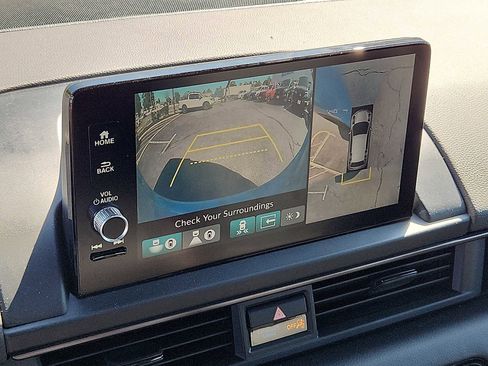 Used 2025 Honda Pilot TrailSport image 17