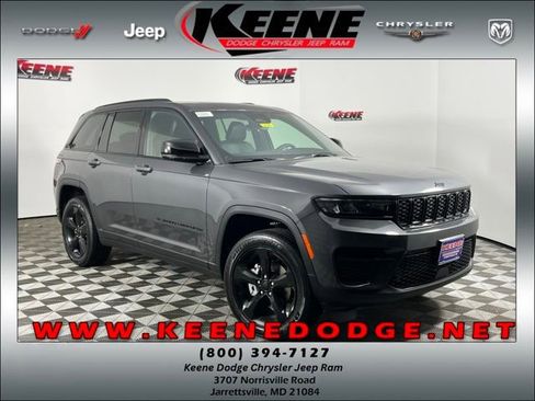 New 2025 Jeep Grand Cherokee Laredo image 1