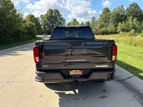 Used 2022 GMC Sierra 1500 Elevation w/ LPO, Elevation Black Package AWD/4WD image 8