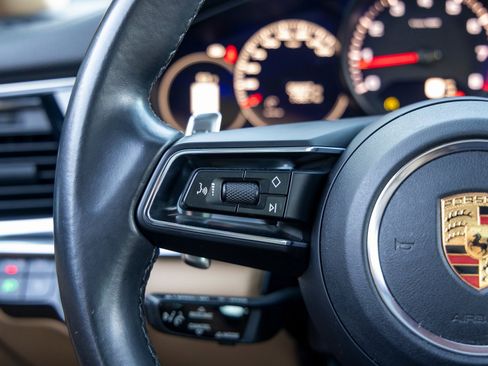 Certified 2022 Porsche Panamera image 31