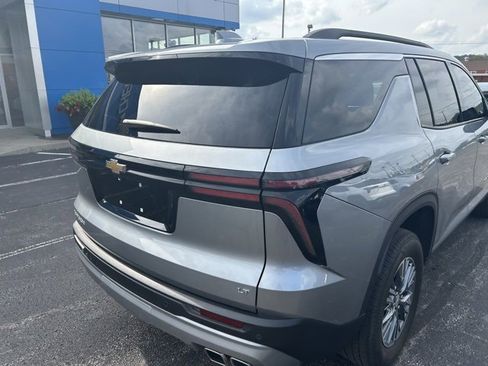 Used 2024 Chevrolet Traverse LT image 37