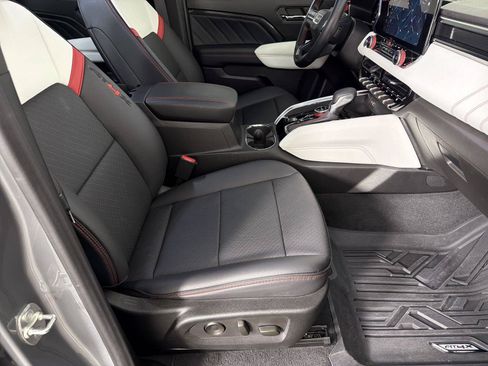 Used 2024 GMC Canyon AT4X AWD/4WD image 11