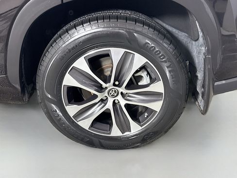 Certified 2022 Toyota Highlander XLE image 32