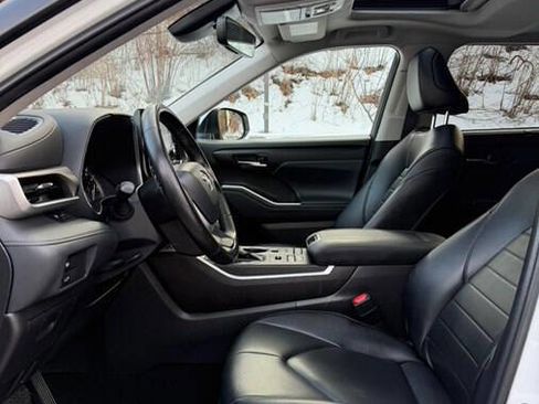 Used 2022 Toyota Highlander XLE image 35