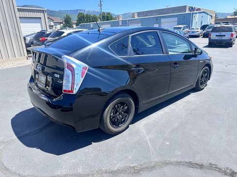 Used 2015 Toyota Prius Four w/ Deluxe Solar Roof Package FWD image 3