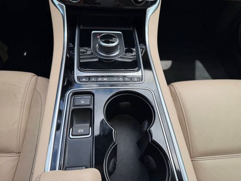 Used 2017 Jaguar XE Prestige RWD image 15