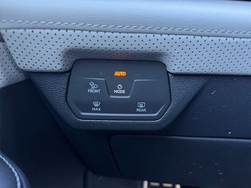 Used 2024 Volkswagen Atlas Cross Sport SEL Premium R-Line image 30