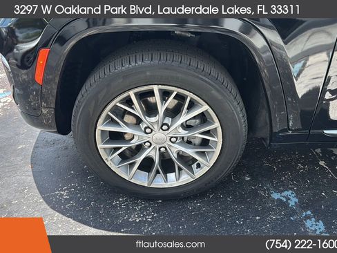 Used 2022 Jeep Grand Cherokee Summit w/ Luxury Tech Group V image 18