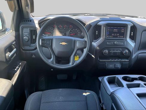 Used 2020 Chevrolet Silverado 1500 Custom w/ Custom Value Package RWD image 6