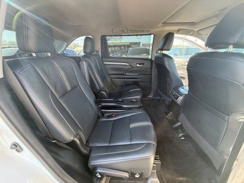 Used 2017 Toyota Highlander SE image 20