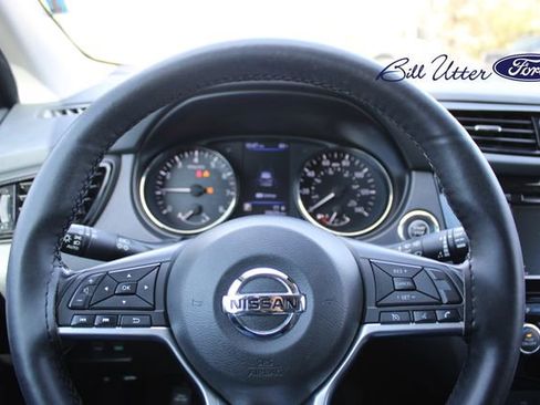 Used 2021 Nissan Rogue Sport SV image 22