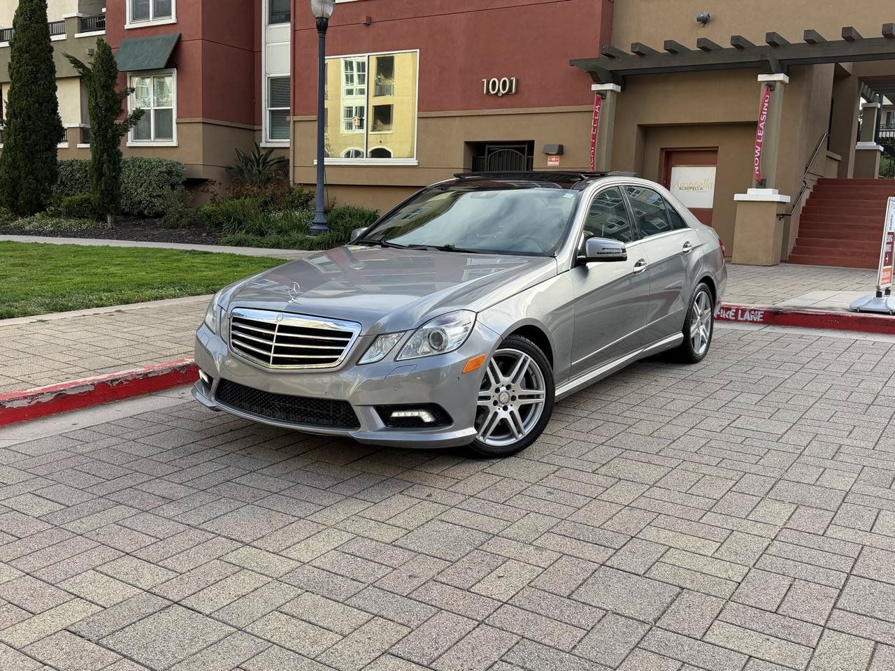 Used 2010 Mercedes-Benz E 550 Sedan image 1