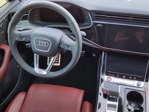 Used 2024 Audi SQ7 Prestige image 5