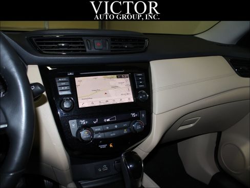 Used 2018 Nissan Rogue SL w/ Premium Package image 21