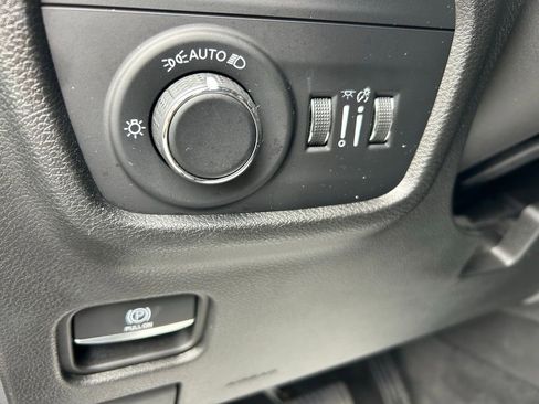 Used 2022 Jeep Grand Cherokee L Laredo AWD/4WD image 17