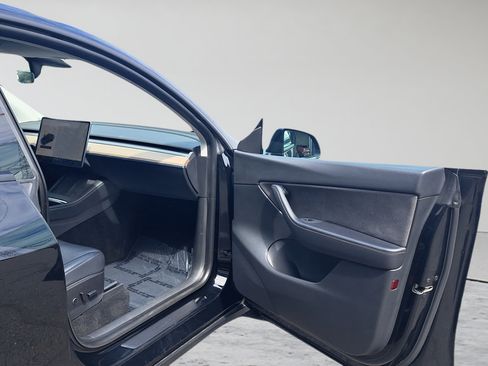Used 2021 Tesla Model Y Long Range AWD/4WD image 15