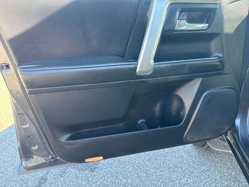 Used 2014 Toyota 4Runner SR5 image 12