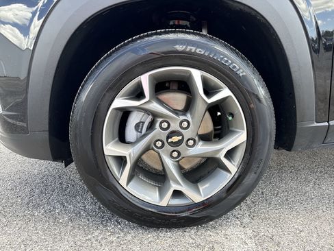 Used 2025 Chevrolet Trax LT FWD image 18