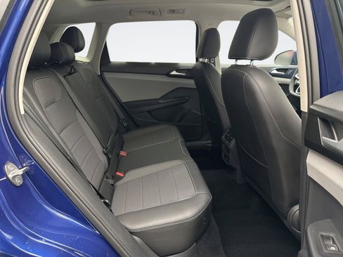 Used 2023 Volkswagen Taos SE w/ Panoramic Sunroof Package AWD/4WD image 19