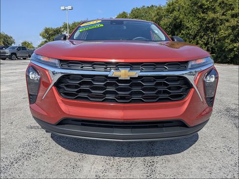 Used 2024 Chevrolet Trax LS w/ Driver Confidence Package FWD image 9