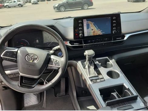 Used 2022 Toyota Sienna XSE w/ XSE Plus Package FWD image 8