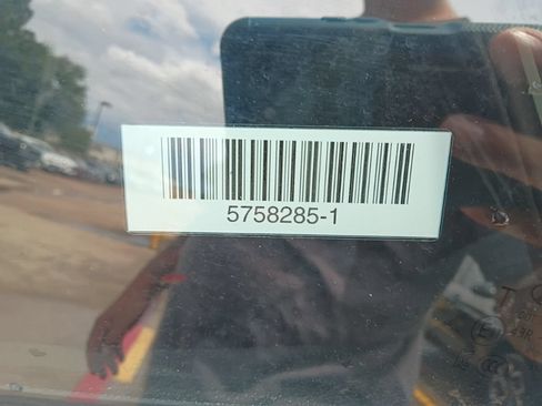 Used 2025 Hyundai Venue SEL FWD image 9