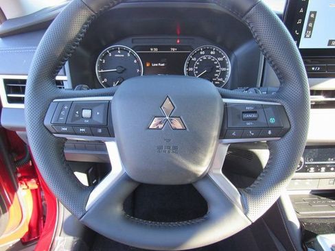 New 2025 Mitsubishi Outlander SE image 20