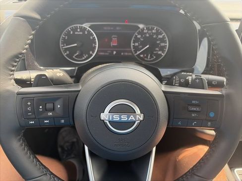 Used 2025 Nissan Pathfinder SV AWD/4WD image 21
